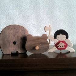 木製五月人形　熊と金太郎　 ウオールナット　（五月人形、五月飾り、初節句、子供の日 2枚目の画像