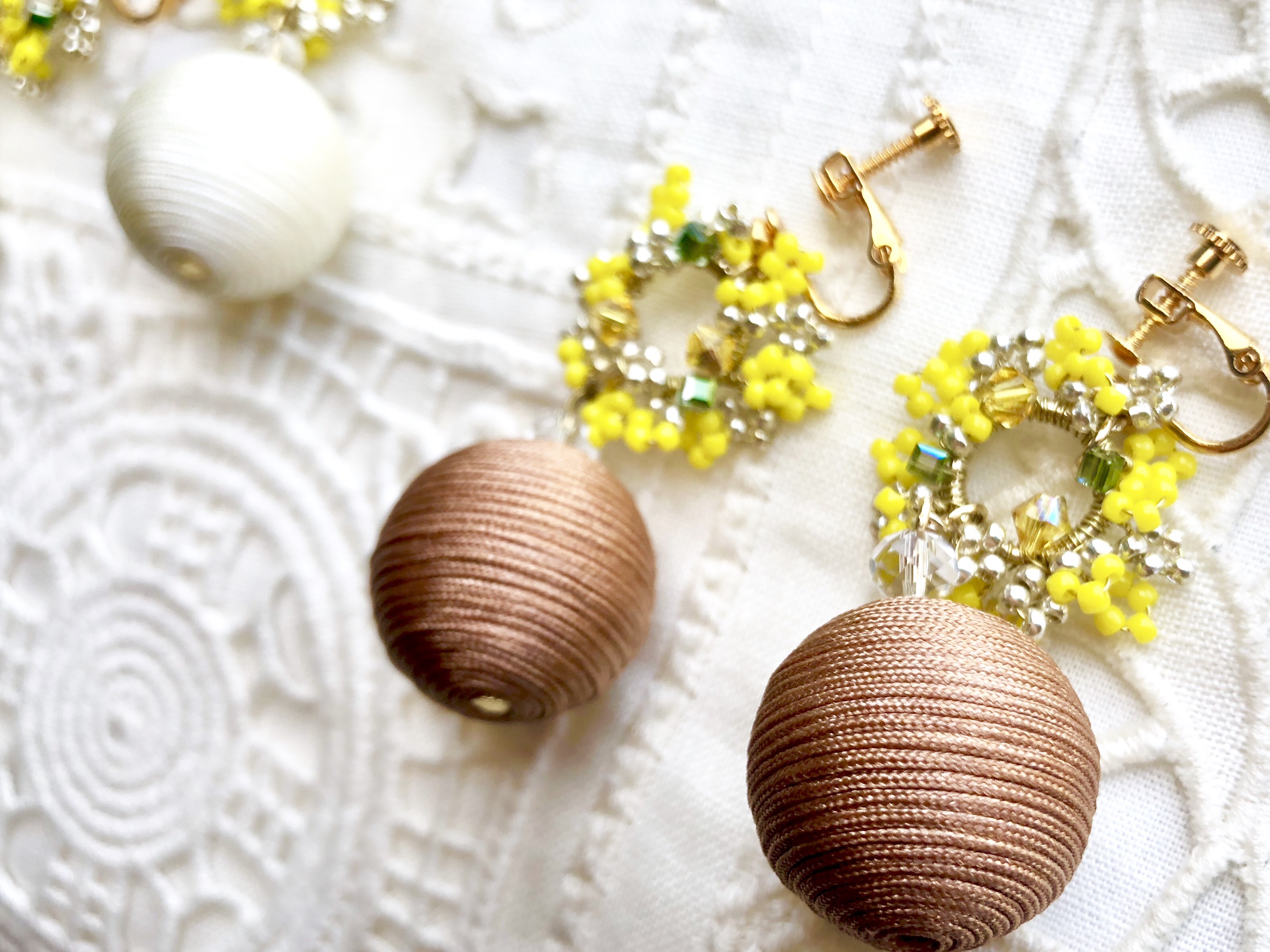 Mimosa ponpon //late beige