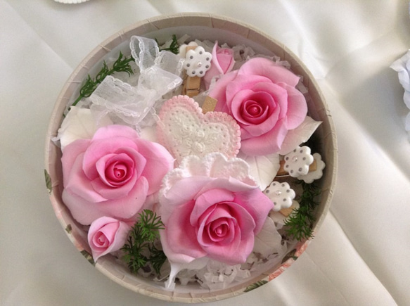 受注制作　ソフト粘土で作ったバラの花（マグネット）3輪＋クリップ（小3個）＋ハートクリップ（マグネット） 2枚目の画像
