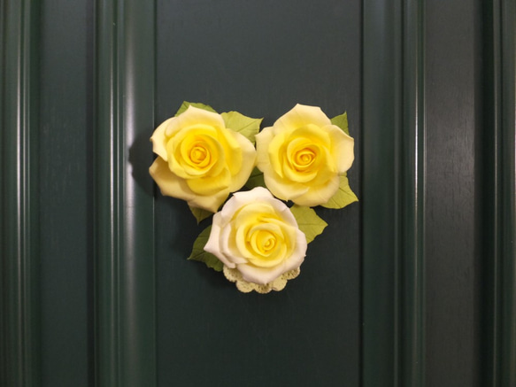 受注制作　ソフト粘土で作ったバラの花（マグネット）3輪＋クリップ（小3個）＋ハートクリップ（マグネット） 3枚目の画像