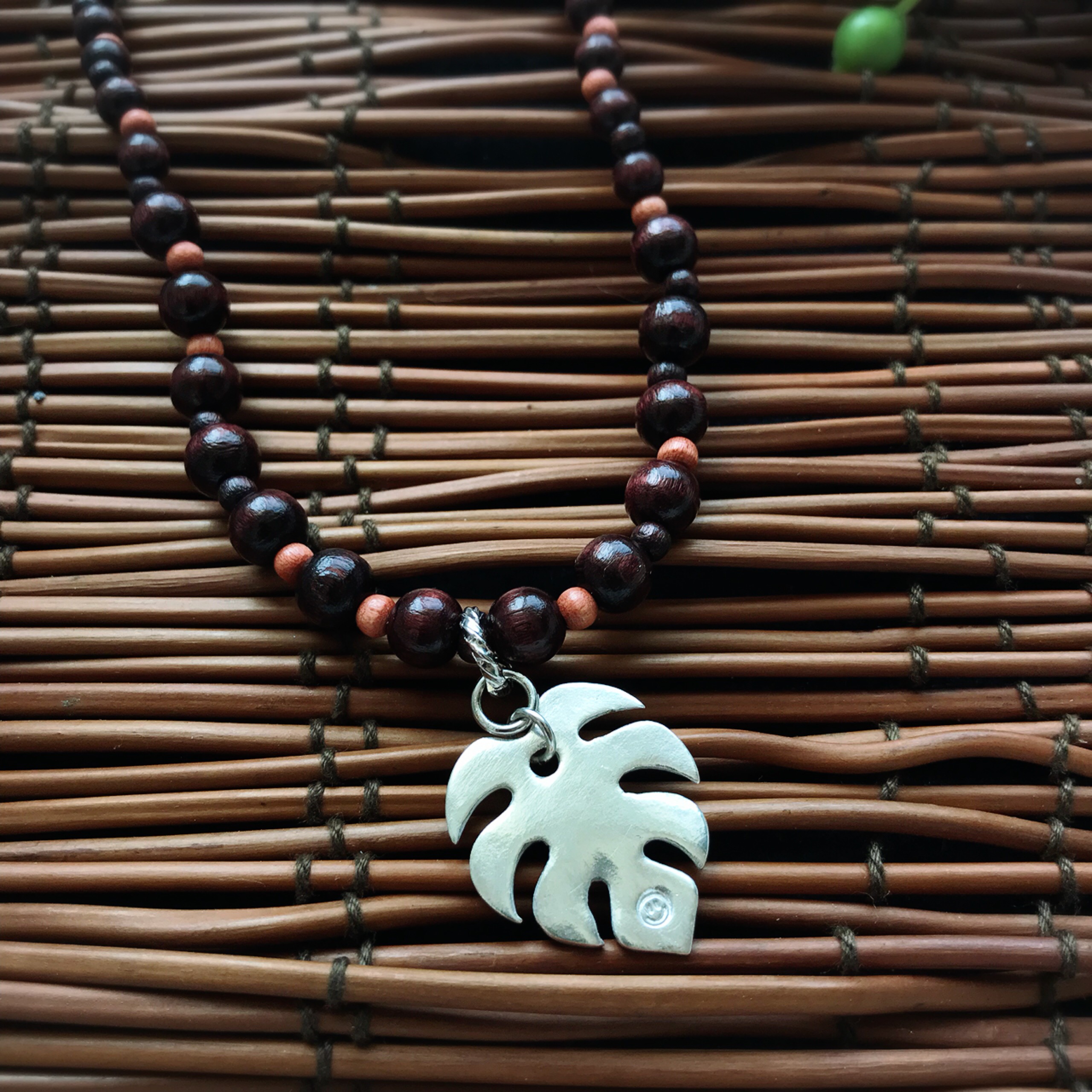 モンステラネックレス