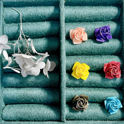 摺紙系列⎪寶藍玫瑰耳環 (單) 第2張的照片