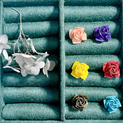 摺紙系列⎪紅玫瑰耳環 (單) 第4張的照片