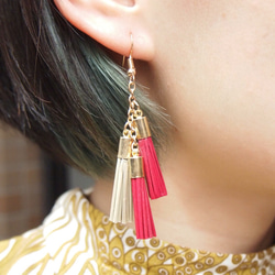 鮮豔茜根染色的紅色流蘇單耳耳針/夾式耳環 第4張的照片
