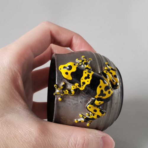 ヤドクガエルのぐい吞(キオビヤドクガエル) おちょこ・ぐい呑み・徳利