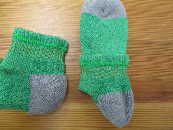 ＳＵＭＩｙａｒｎ　炭繊維を使った靴下　底パイルショートソックス　メンズ　グリーン 2枚目の画像