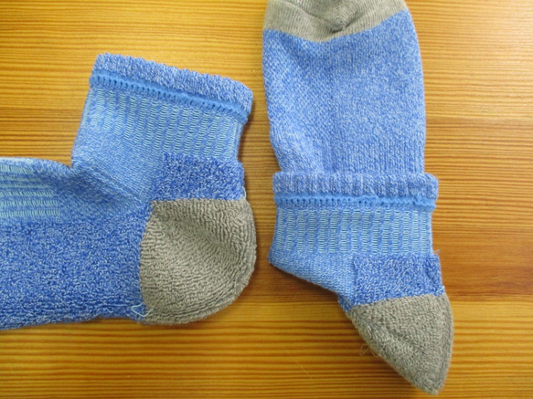 ＳＵＭＩｙａｒｎ　炭繊維を使った靴下　底パイルショートソックス　メンズ　ブルー 2枚目の画像