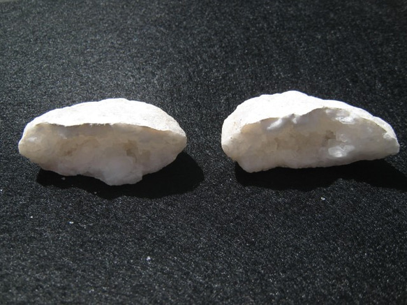 ジオード　晶洞　モロッコ産　約95g [ZO01] 1枚目の画像