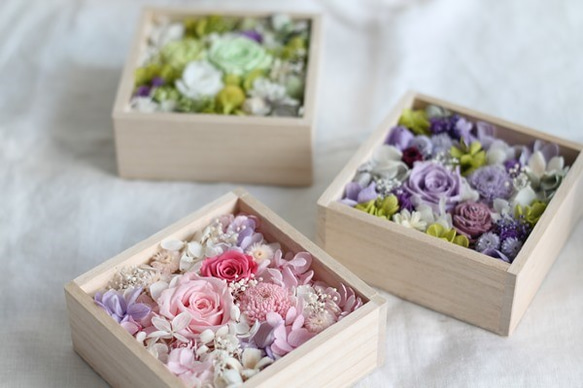 [再々販]桐箱に入ったお供え花とお線香のセット"irodori-momo" 5枚目の画像