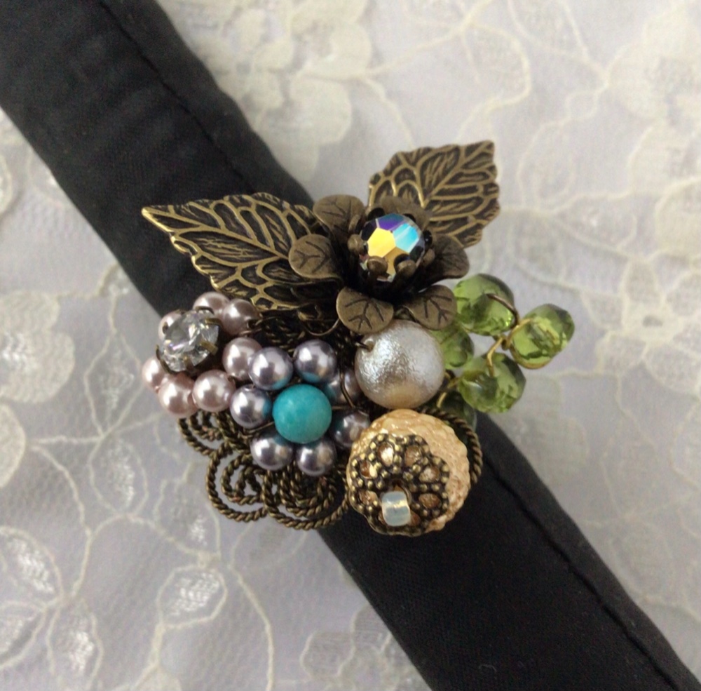 アンティーク花たちのリング