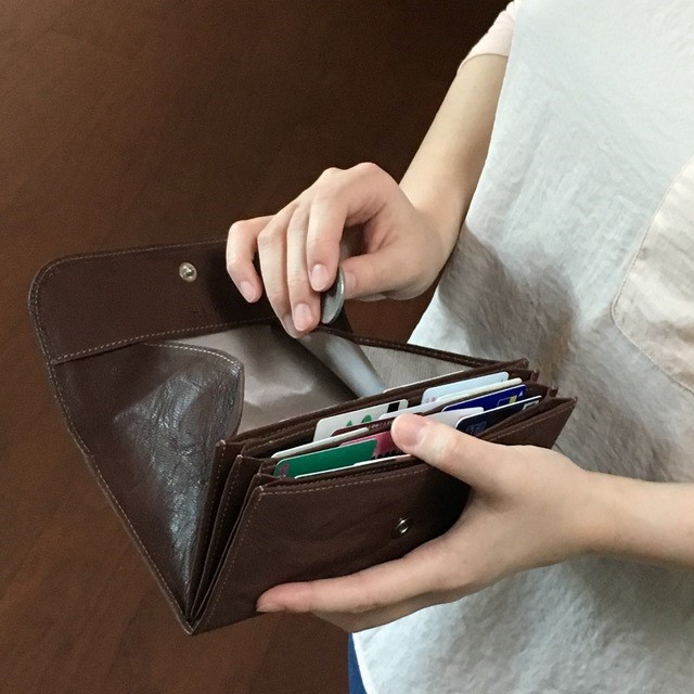 スマホも通帳も入る？それは風琴マチだから・・長財布『ブラウン』オイルヌメゴート革 【H&K】