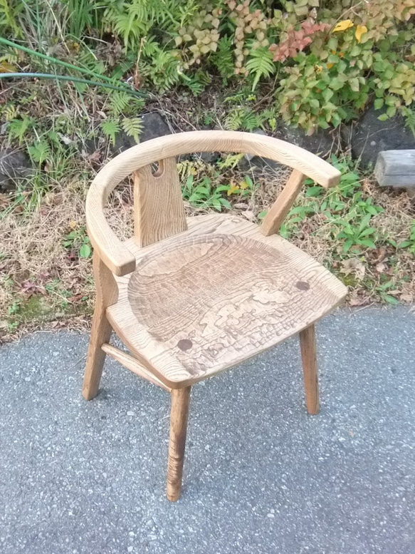 アーム椅子 1枚目の画像