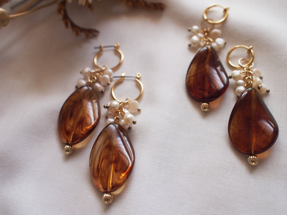 べっ甲ツイストと淡水パールのスウィングピアス/イヤリング 2枚目の画像