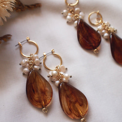 べっ甲ツイストと淡水パールのスウィングピアス/イヤリング 4枚目の画像