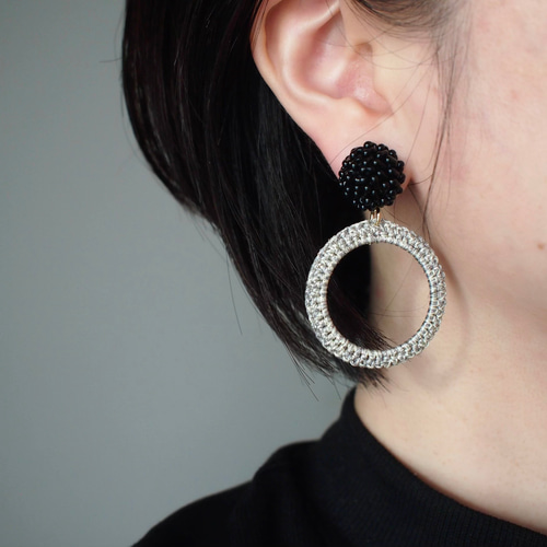 アシンメトリーブラックピアス・イヤリング | peth handmade