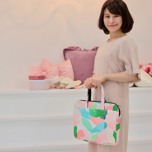 大人可愛いパソコンバッグ（夏の花）13.3インチ A4収納 両側ポケット  