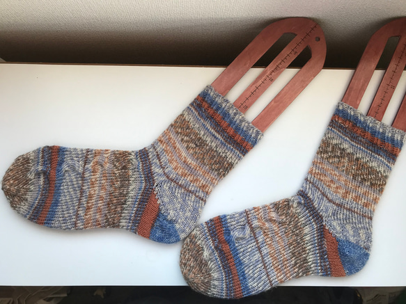 秋色手編みの靴下 1枚目の画像