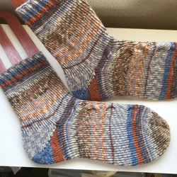 秋色手編みの靴下 2枚目の画像