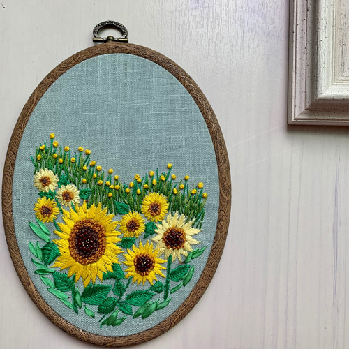 PIC15) ハンドメイド調 刺繍のタペストリー