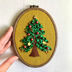 Christmas tree タペストリー2021 リボン刺繍　受注製作 3枚目の画像