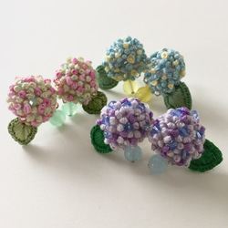 再販  受注製作つやめく紫陽花 刺繍ノンホールピアス 2枚目の画像