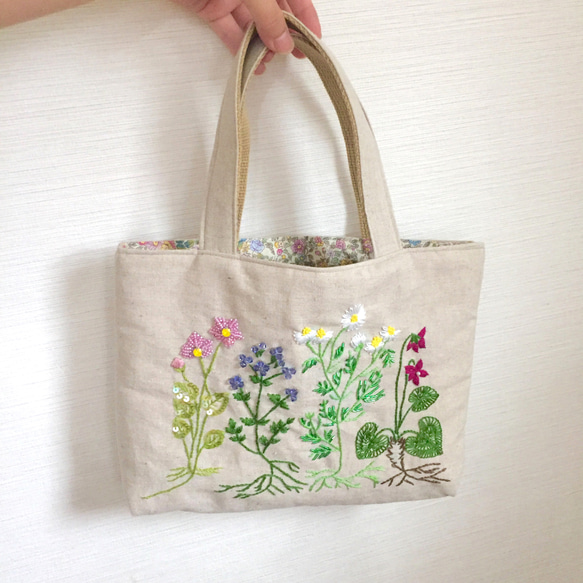 【 送料無料 】 花々刺繍ちょこっとトートバッグ 2枚目の画像