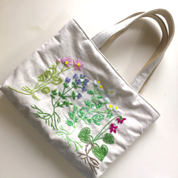 【 送料無料 】 花々刺繍ちょこっとトートバッグ 3枚目の画像