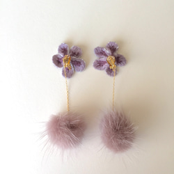 刺繡花和貂皮毛球百合耳環紫色14kgf 第5張的照片
