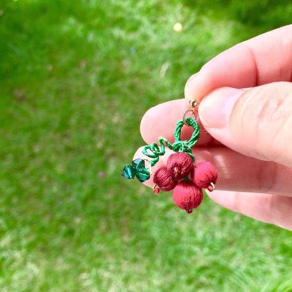 秋季漿果刺繡無孔耳環 第3張的照片