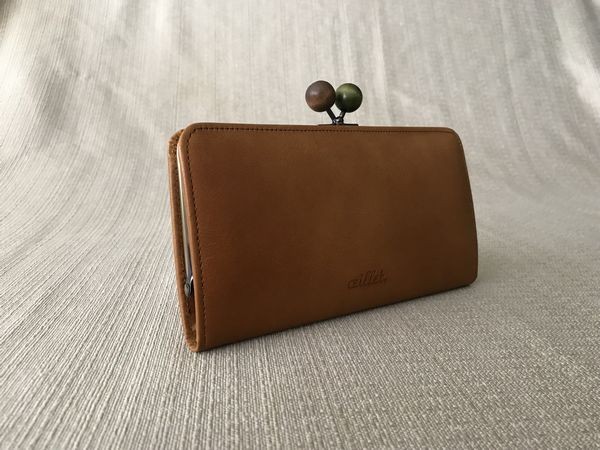 『木の温もり♪木玉の口金ロング財布』＜oeillet（ｳｲｴ）＞camel/10026-22