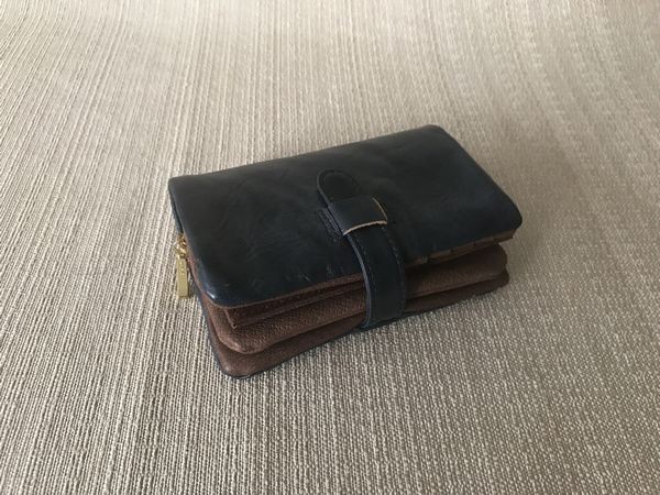 『上品で立体的な本格派の革！ﾌﾗｯﾌﾟふたつ折り財布』＜oeillet（ｳｲｴ）＞blue/10025-72