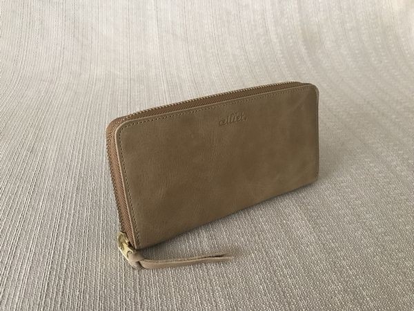 『しっとり極細起毛♪ﾗｳﾝﾄﾞﾌｧｽﾅｰ財布』＜oeillet（ｳｲｴ）＞beige/10014-21