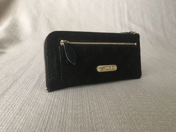 『超個性派で目立ちたがり屋さんな革♪L型ﾛﾝｸﾞ財布』＜oeillet（ｳｲｴ）＞black/10076-15