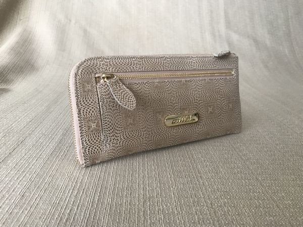 『超個性派で目立ちたがり屋さんな革♪L型ﾛﾝｸﾞ財布』＜oeillet（ｳｲｴ）＞beige/10076-21
