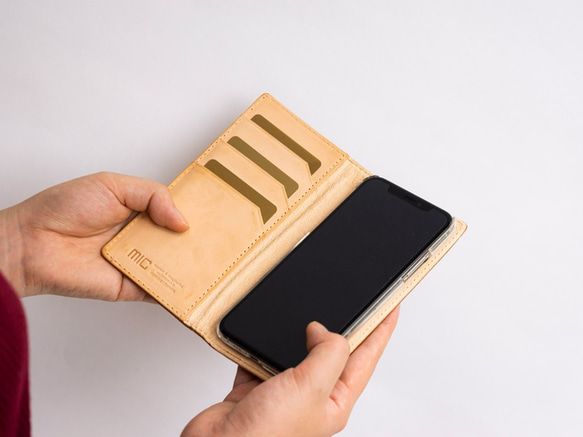 【刻印可】表情豊かなキップレザーのスマートフォンケース小　手帳型スライド式　レッド　バグッダ　MH1401 3枚目の画像