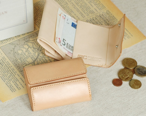 ベージュ レザー 三つ折り財布 0_8a97e815eb5bb30d0f33a23368ec