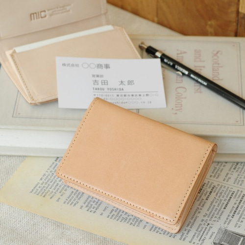 刻印可】 エイジングが楽しめる、ヌメ革の名刺入れ ベージュ(40