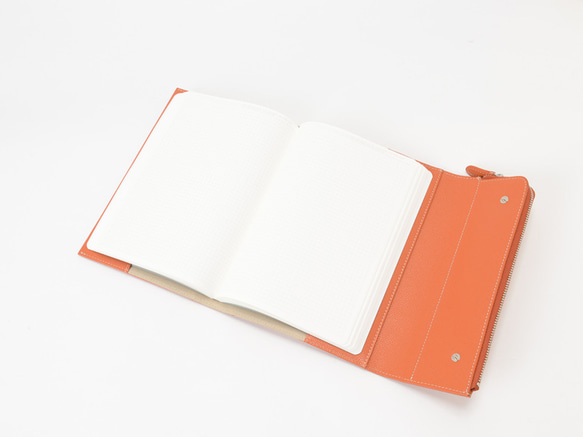 【刻印可】筆記用具も一緒に持ち歩ける　A５サイズ対応ノートカバー　エンボス　MH1275 6枚目の画像