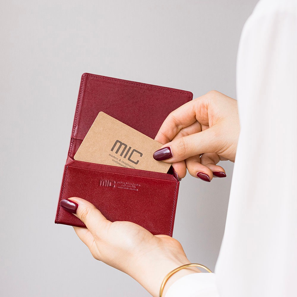 【刻印可】すっきり収納、出し入れスムーズ　　風琴マチ名刺入れ　アリアナ　MI0055 7,013円