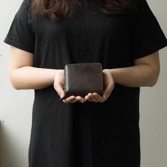 【刻印可】アンティーク調の風合いが特徴の大容量二つ折り財布！　ミニマルチウォレット　ブラック　バグッダ　MH1403 6枚目の画像