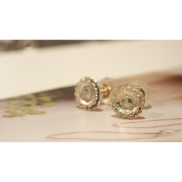 Gerbera K10YG Studs Earrings 1枚目の画像