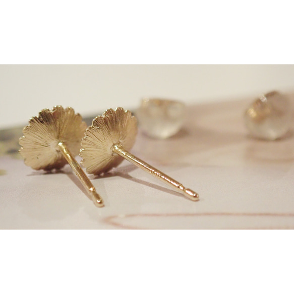 Gerbera K10YG Studs Earrings 2枚目の画像