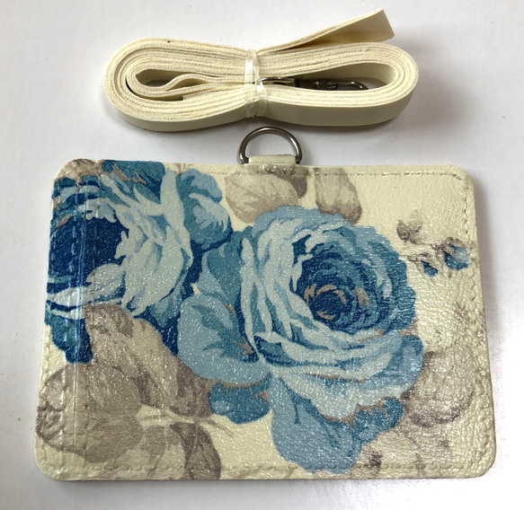 送料込み　薔薇パスケース　薔薇IDホルダー　薔薇社員証　ネームカード　花柄ネームホルダー　バラ　ブルーローズ 1枚目の画像