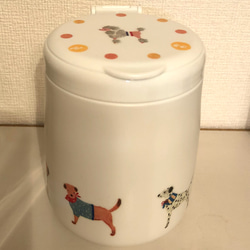 送料込み　わんちゃん蓋つき小物入れ　いぬフリーケース　イヌ洗濯洗剤ケース 犬ジェルボール型洗剤ケース 1枚目の画像