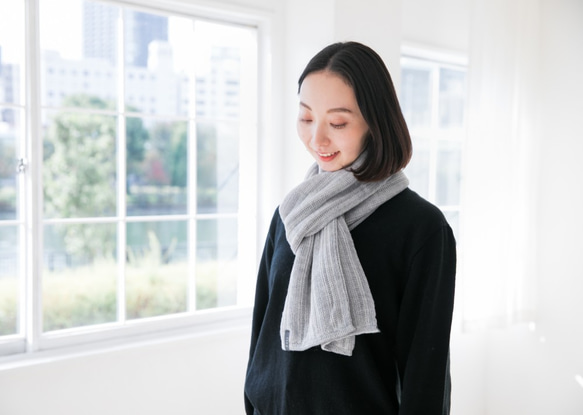 ニット、だけど織物みたいなマフラー シルバーグレー マフラー ノグチ  