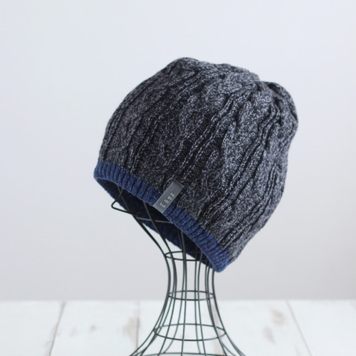 ﾉｸﾞﾁﾆｯﾄ バイカラーのケーブル編みニットキャップ ネイビー×ブラック