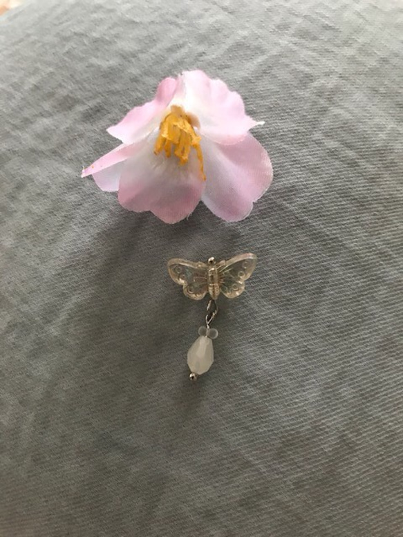 ドイツ製ヴィンテージ  蝶々のラペルピン(ホワイトドロップ) 送料無料 2枚目の画像