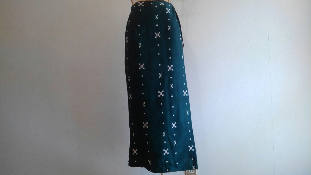 着物リメイク　シックな巻きスカート