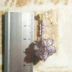 紫陽花のゆらゆらイヤリング 3枚目の画像