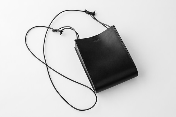 スモールサイズ　レザーショルダーバッグ｜ブラック 1枚目の画像